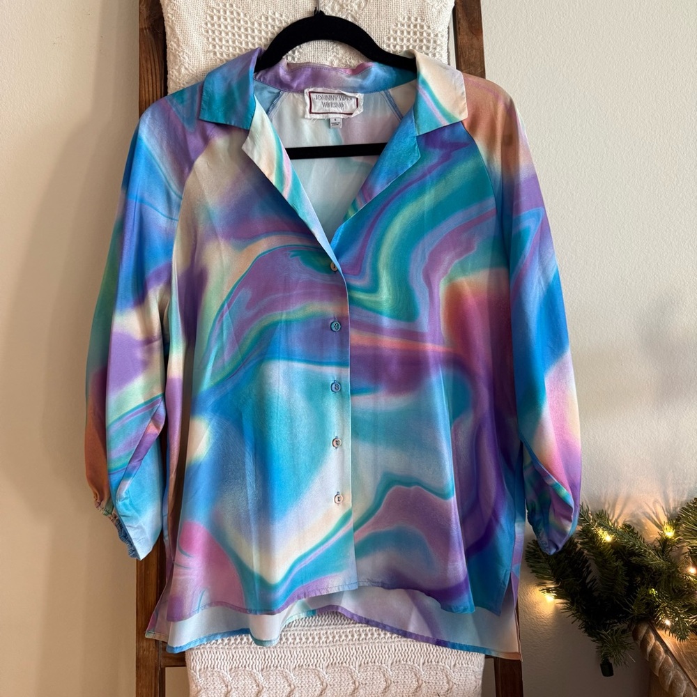 Johnny Was Multicolored Abstract Dye Patterned 100% Silk Button Down Shirt